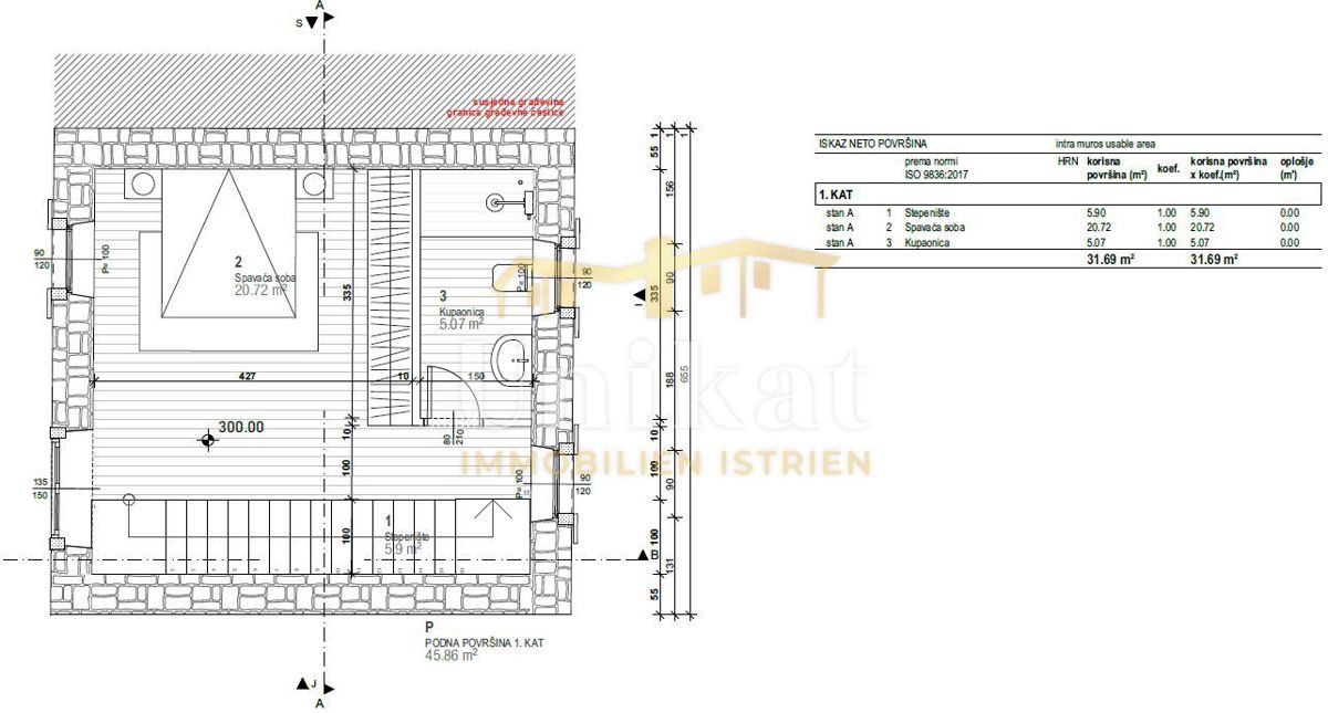 Renovirana kamnita hiša s bazenom